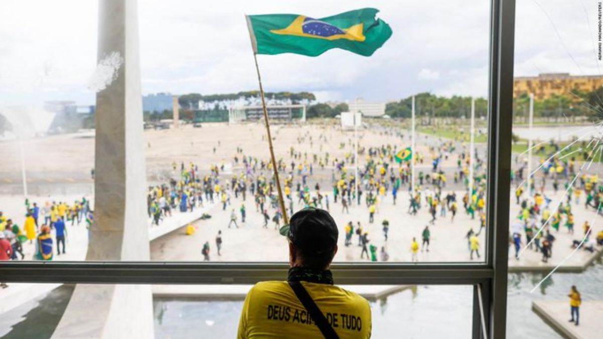 Brazil में भारी हंगामा, राष्ट्रपति भवन, संसद और सुप्रीम कोर्ट में घुसे प्रदर्शनकारी, जानिए पूरा मामला, अमेरिका की रिएक्शन